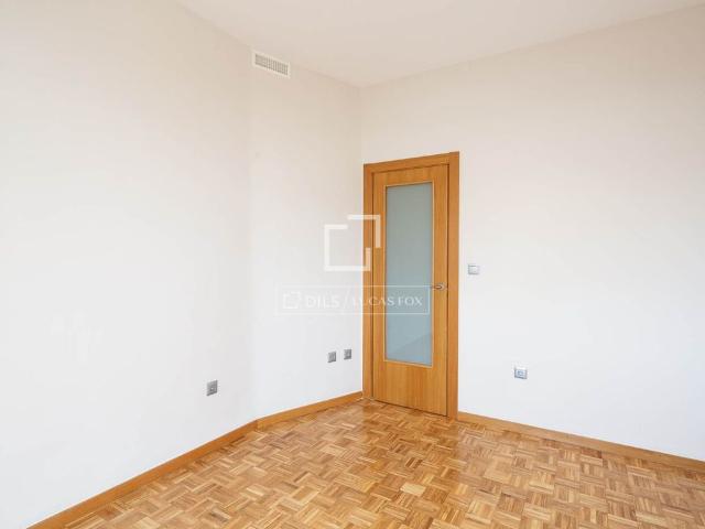Excellent 4 Bedroom penthouse with 8m² terrace for rent in El Pla del Remei