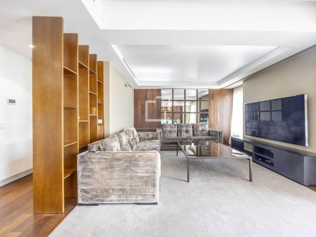 Excellent 5 Bedroom apartment with 10m² terrace for rent in Gran Vía, Valencia