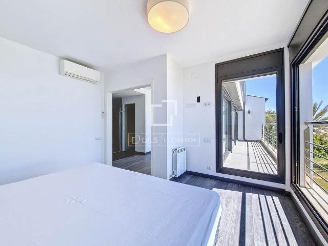 Excellent 5 Bedroom house / villa with 1,200m² garden for rent in Vilanova i la Geltrú
