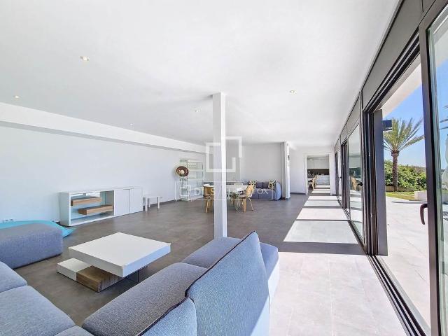 Excellent 5 Bedroom house / villa with 1,200m² garden for rent in Vilanova i la Geltrú