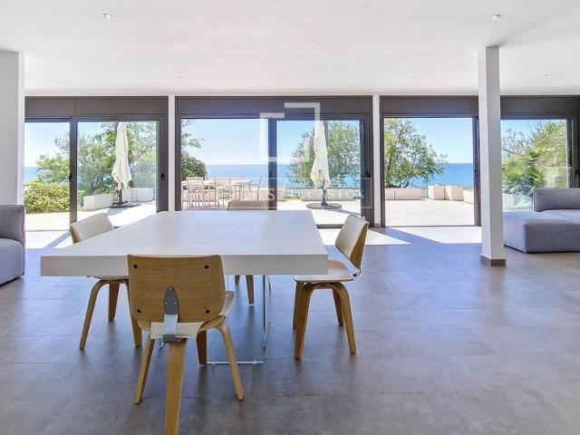 Excellent 5 Bedroom house / villa with 1,200m² garden for rent in Vilanova i la Geltrú