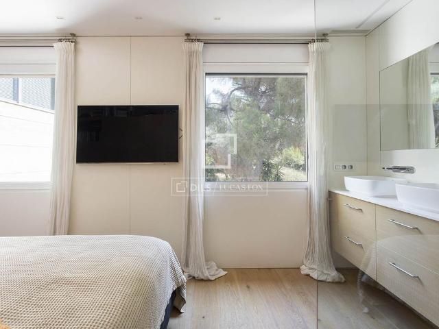 Excellent 5 bedroom house with 75 m² garden for rent in Sarrià, Barcelona