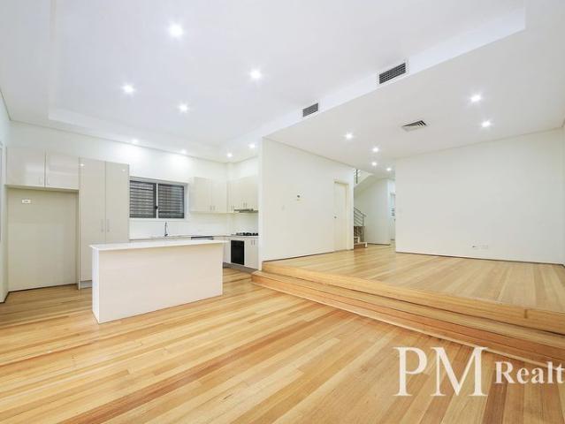 Excellent double brick family home in ultra convenient location