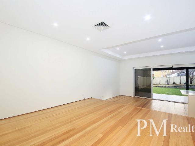 Excellent double brick family home in ultra convenient location