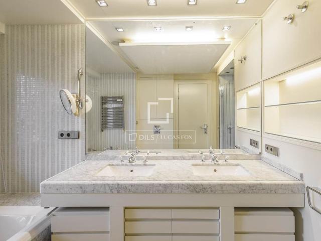 Excellent duplex for rent in Nueva España, Madrid