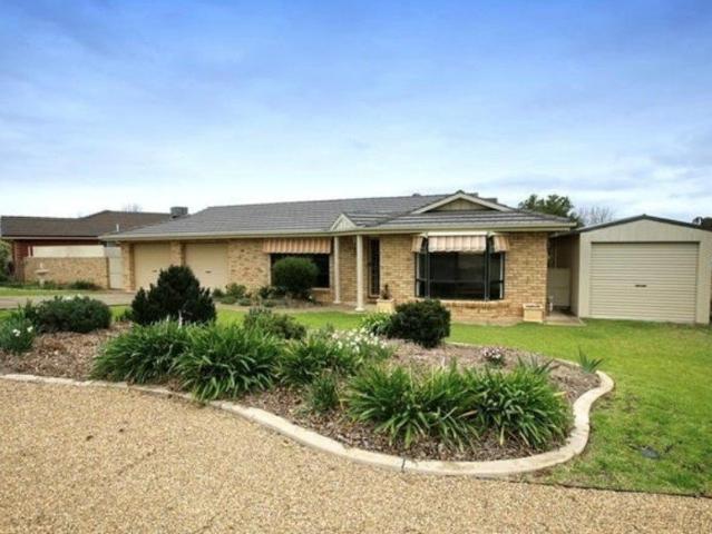 EXCELLENT FAMILY HOME IN QUIET STREET
