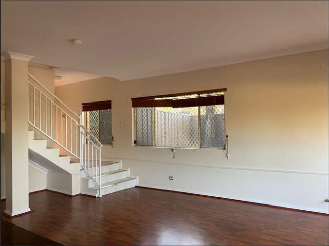 Excellent Family Townhouse. Three Bedrooms!
