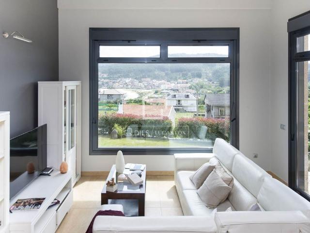 Excellent furnished villa with stunning views of the estuary for rental in O Hio Aldan, Pontevedra