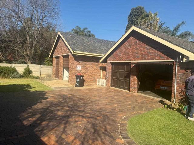 EXCELLENT HOUSE IN MOST SOUGHT AFTER SUBURB!