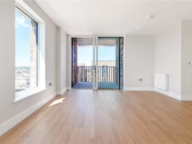 Excellent one bedroom, one bathroom flat within Wimbledon Grounds, this prestigious new development next to the AFC Wimbledon Stadium. The apartments all have generous balconies, lift access, secure bike storage and landscaped communal gardens
