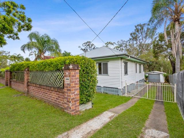 EXCELLENT LOCATION BACKING ONTO BERYL ROBERTS PARK