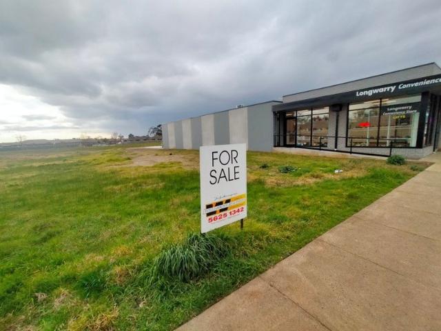 Excellent location, excellent value Vendor Says Sell!