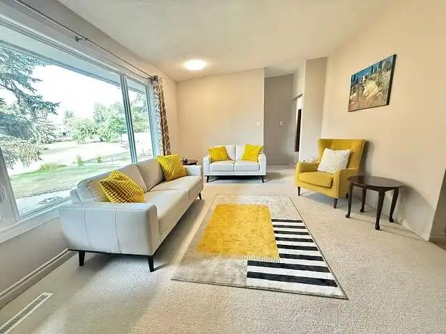 Excellent location for Students 4 bedrooms house 4 minutes walk to Southgate LRT