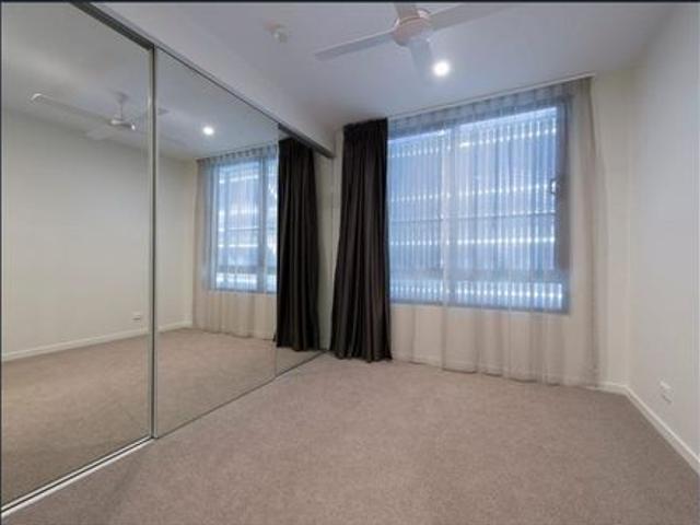 Excellent Location, Large 2 Bed Apartment, Close to Transport
