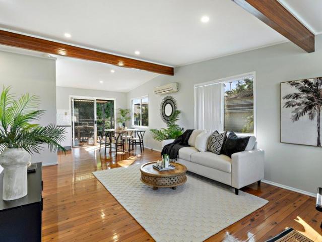 Excellent location, massive block with a side access for a caravan or a boat, large entertainment area, A/C