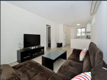 EXCELLENT LOCATION – WESTFIELD MARION IS AROUND THE CORNER!