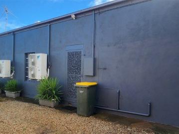 EXCELLENT SCHOOL NEARBY AND THE CBD JUST MINUTES AWAY
