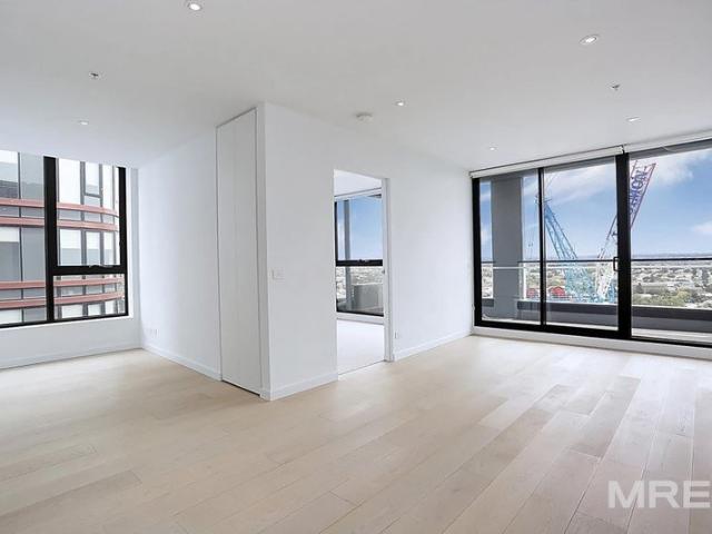 Excellent sized property in a super convenient location!