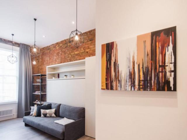 Excellent studio in trendy Notting Hill Has an Apartment
