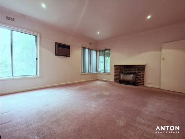 EXCELLENT POSITION! FABULOUS FAMILY LIVING!