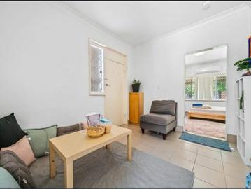 Excellent place and close to transport/Granny Flat