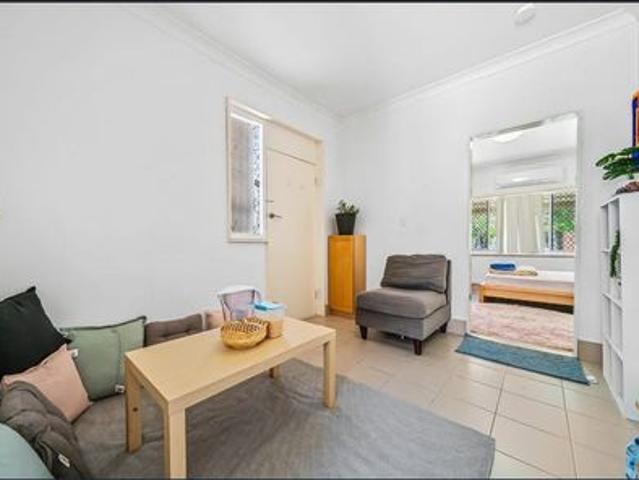 Excellent place and close to transport/Granny Flat