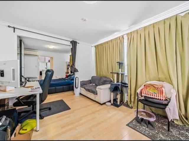 Excellent place and close to transport/Granny Flat