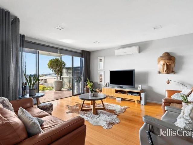 Excellent property with wonderful views 6 months lease only
