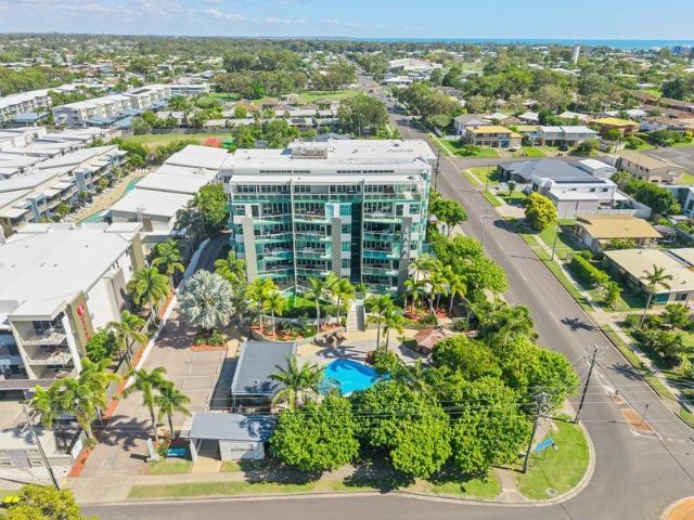 EXCELLENT RETURNS FROM THIS LUXURY MARINA APARTMENT