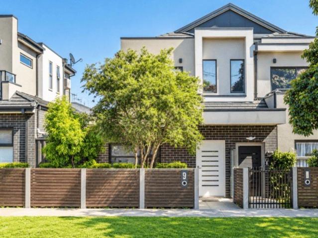 Excellent residence with 4 bedroom over 3 levels