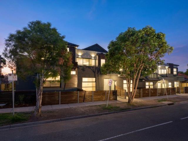 Excellent residence with 4 bedroom over 3 levels