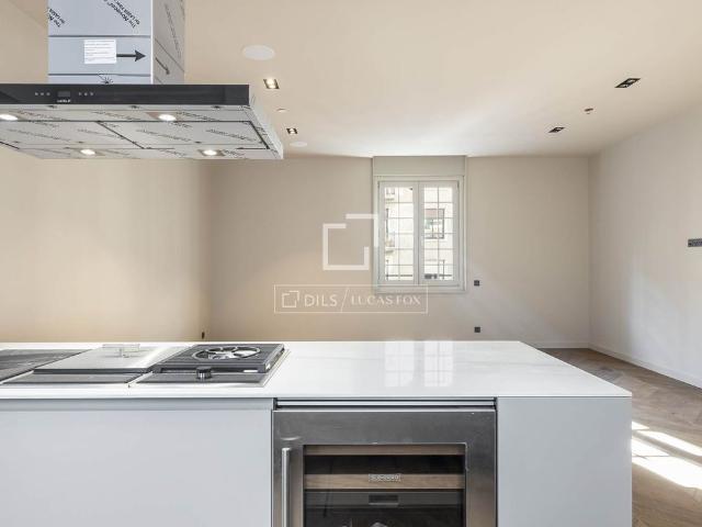 Excellent unfurnished 1 bedroom apartment for long term rent in El Born, Barcelona