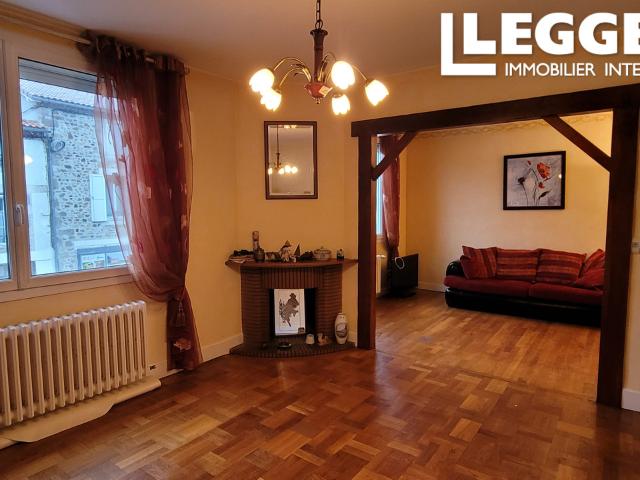 Excellente opportunité d’investissement – Appartement T3 au cœur de Chabanais avec local commercial et cave