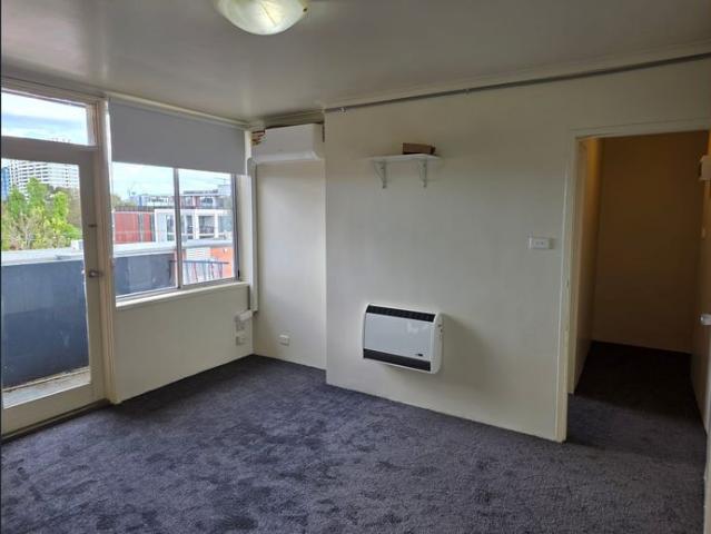 Excellently located 2 Bedroom Apartment!