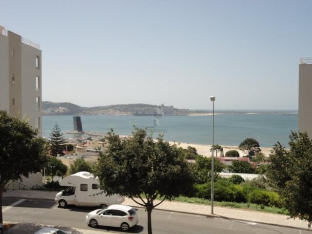 Excepcional T3 Duplex com vista para o rio Tejo