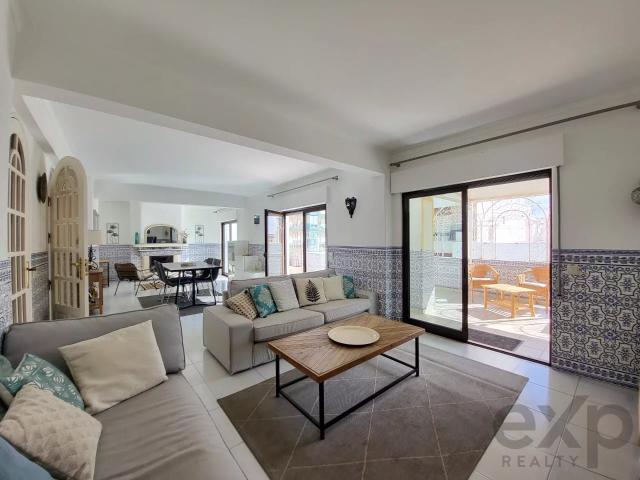 Excepcional Penthouse T2 no último andar com um amplo terraç. 120m² Portimão