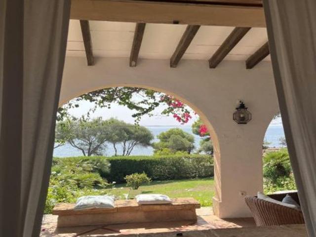 Excepcional villa en primera línea de mar en Alcudia