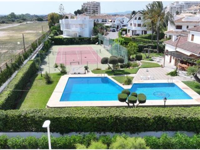 Excepcional villa en primera línea del Mediterráneo, a 15 minutos de Valencia