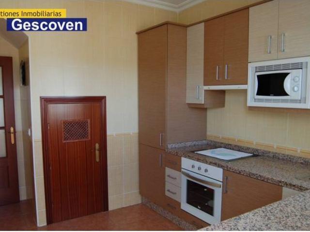 EXCEPCIONAL VIVIENDA ADOSADA CON PATIO, TERRAZA Y GARAJE