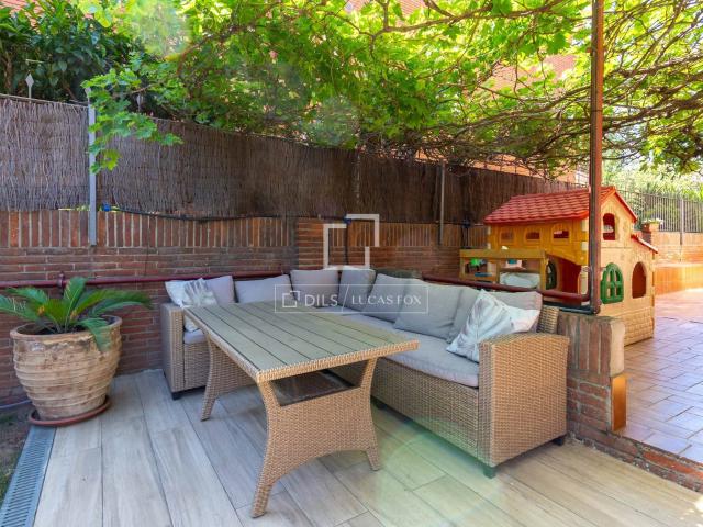 Excepcional vivienda en edificio de obra vista del 1980 en p. 139m² Esplugues de Llobregat