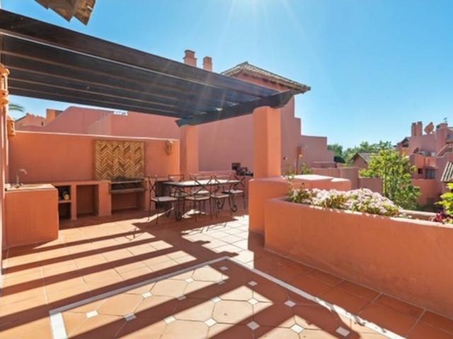EXCEPCIONAL APARTAMENTO DÚPLEX DE 3 DORMITORIOS JUNTO A LA PLAYA EN MENARA BEACH, Estepona, New Golden Mile
