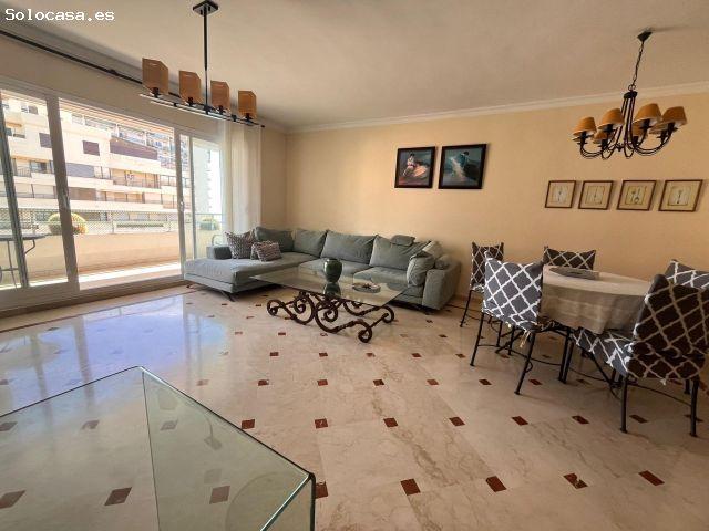 Excepcional apartamento en alquiler de larga temporada ubicada en segunda linea de playa