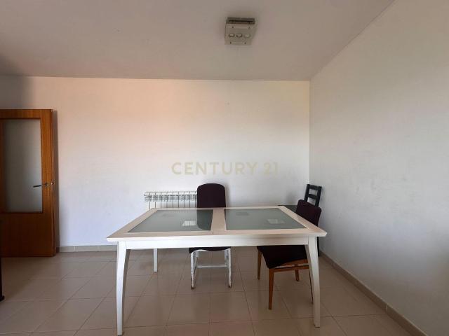 Excepcional Ático Exterior con Vistas Panorámicas, Garaje y Trastero en Sabadell
