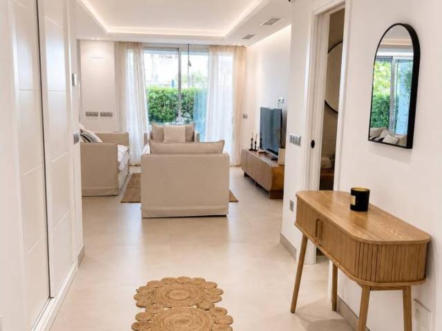 Excepcional Casa Adosada de Lujo en Primera Línea de Playa – Bahía de Marbella