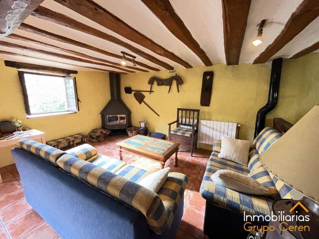 EXCEPCIONAL CASA CON LAS MEJORES VISTAS DE LA ALDEA, RESTAURADA CON MIMO, EN LA ALDEA DE ZALDIERNA, A CINCO KMS DE EZCARAY Y A MENOS DE 15`DE LA ESTACIÓN DE ESQUÍ DE VALDEZCARAY