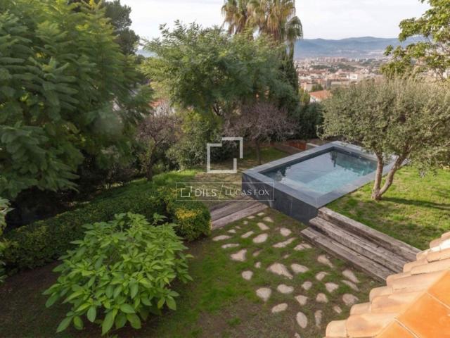 Excepcional casa de aprox. 240M2 pareada, no hay comunidad d. 240m² Sant Just Desvern