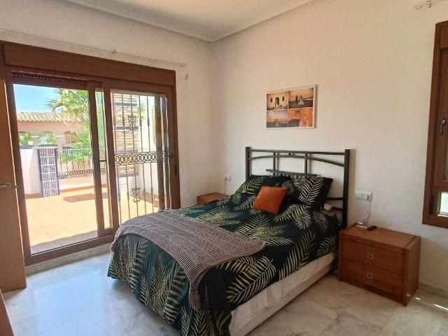 Excepcional chalet adosado con piscina privada en el corazón. 132m² Algorfa