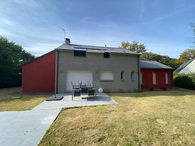 Exceptional 4 bedroom Villa – landscaped park near Nantes