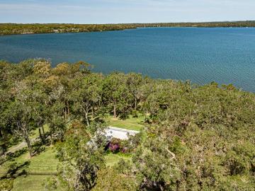 4 Hectares backing Waterfront Reserve Summerland Point