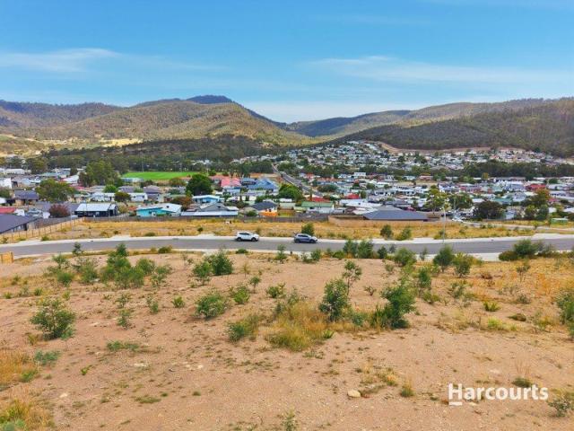 Exceptional 547m² allotment with mountain views